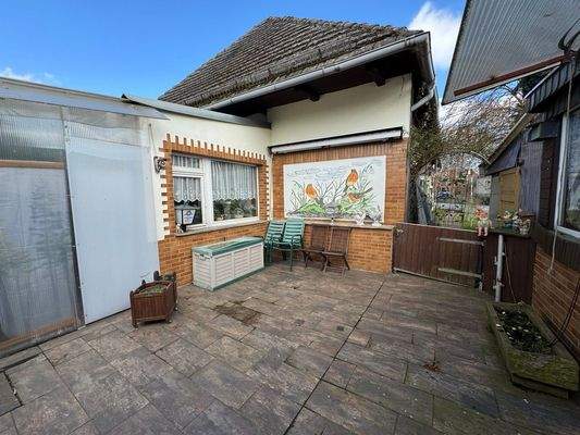 Hausansicht mit Nebengelass.jpeg