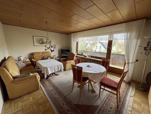 Wohnzimmer mit Balkon OG