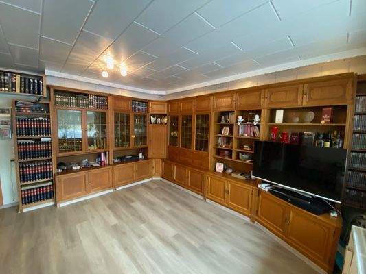 geräumiges Wohnzimmer.jpeg