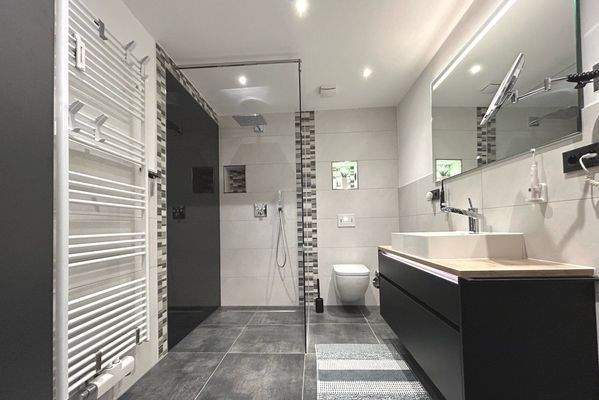 Traumbad mit bodengleicher Dusche