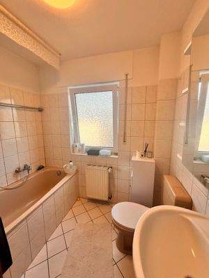 Tageslichtbad it Badewanne + Duschabtrennung