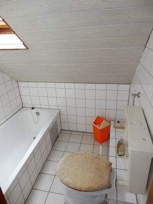 Das Badezimmer im 1. OG.JPG