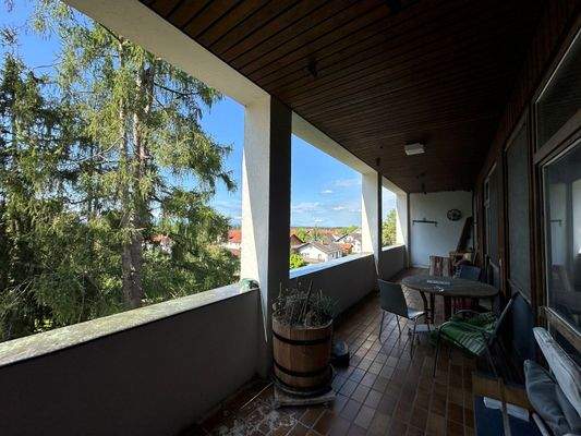  Balkon Hauptgebäude