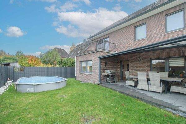 Garten mit Außenpool