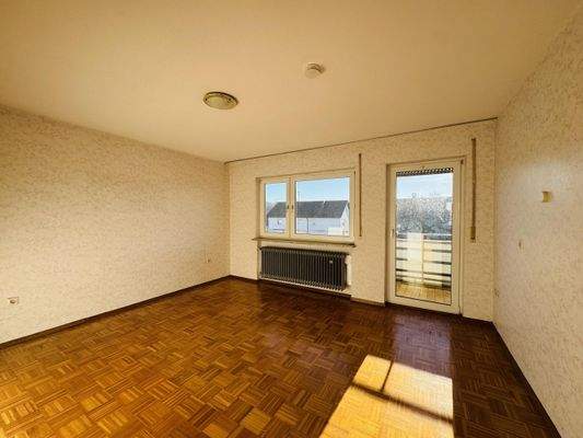 Zimmer mit Zugang Balkon im OG