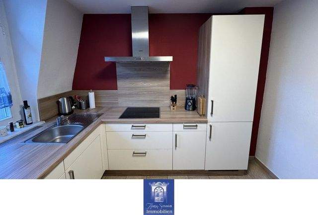 Geniale Dachgeschoss-Wohnung mit schönem Dielenboden und Bad mit Wanne! - Foto 1