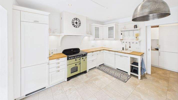 CAM01984G0-PR0497-STILL001