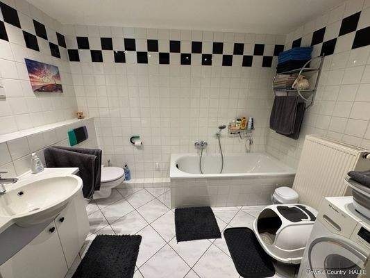 Badezimmer mit Badewanne