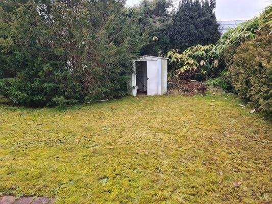 Garten mit Geräteschuppen