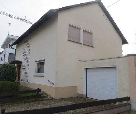 Seitenansicht mit Garage