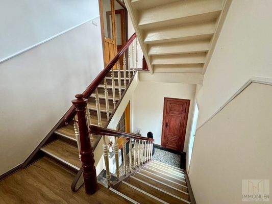 Frisch renoviertes Treppenhaus