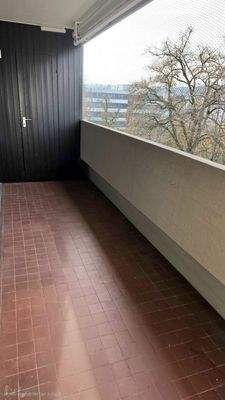 Balkon mit Abstellkammer