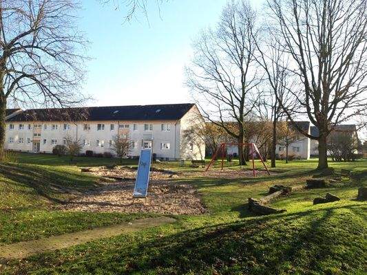 Spielplatz neben dem Haus