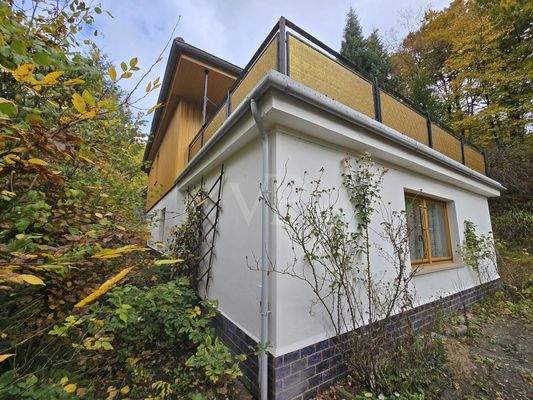 Ansicht Süden mit  Ferienwohnung und Terrassenaufbau