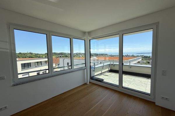 Zimmer mit Ausgang zur Dachterrasse