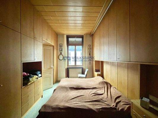 geräumiges Schlafzimmer