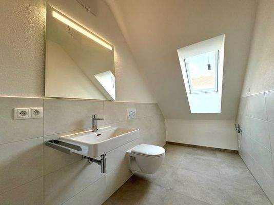 sep. WC mit Waschmaschinenanschluss