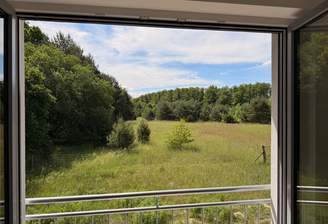 Blick aus dem Schlafzimmer ins Naturschutzgebiet