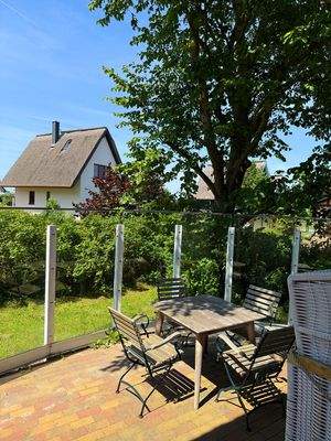 Aussenbereich mit Terrasse.jpg