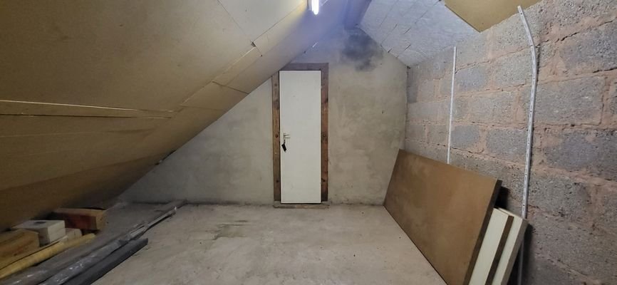 Ausgebautes Dachgeschoss mit Stauraum 