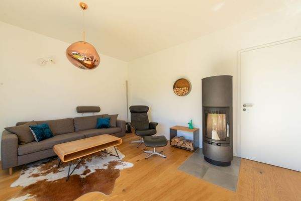 Wohnzimmer mit Kamin