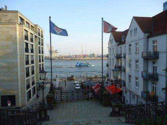 Köhlbrandtreppe, diesen Blick in 1 Gehmin.  