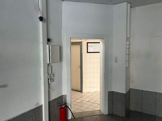 Sonnenstraße 6 Gewerbefläche/Hausflur