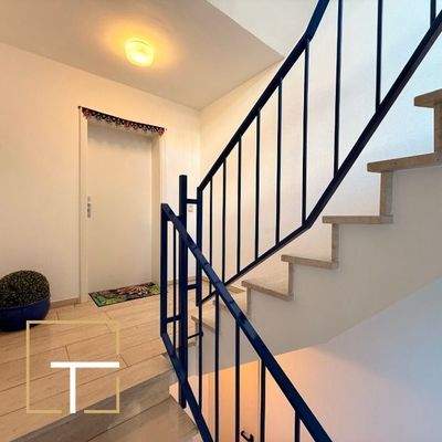 Treppenhaus mit Aufzug