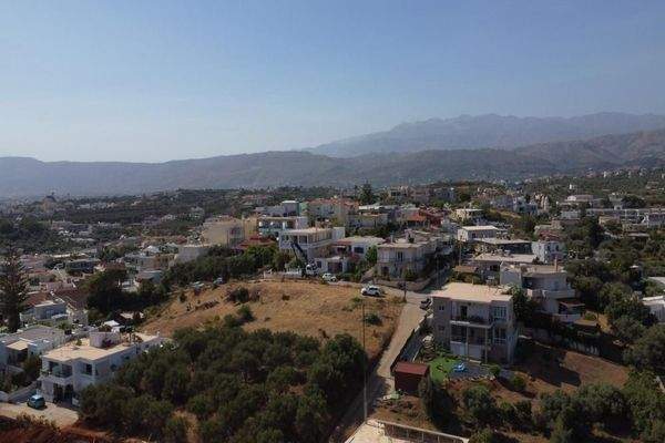 Kreta, Agioi Apostoli: Grundstück mit Meerblick in der Nähe des Stadtzentrums zu verkaufen