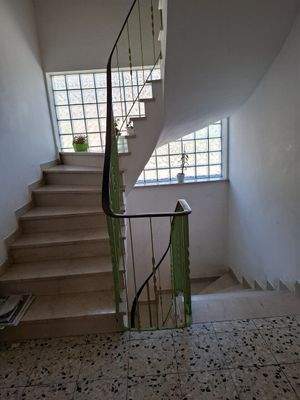 Marmortreppe vom Erdgeschoss ins Dachgeschoss