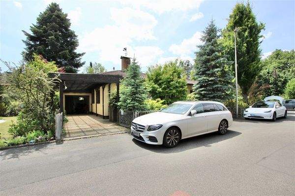 Aussenansicht - Garagenzufahrt