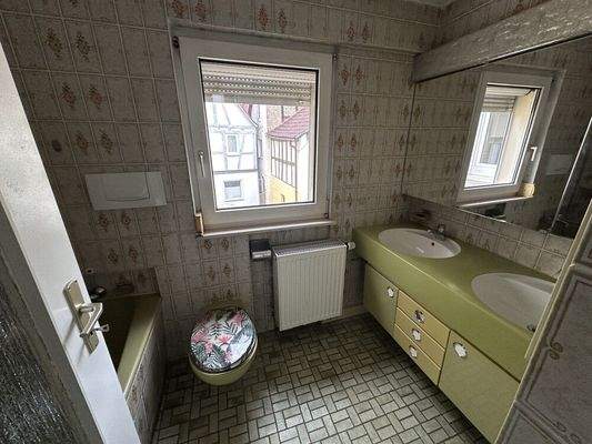 Badezimmer mit Wanne (OG)