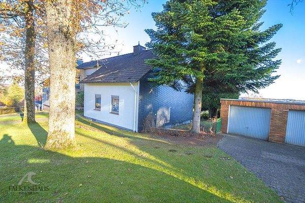 Sicht von der Strassenseite