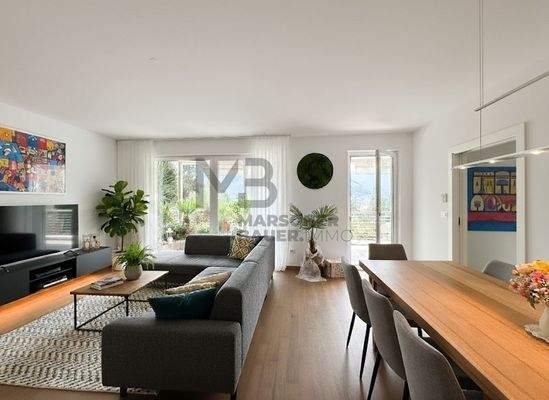 Wohnraum mit Einrichtungsvorschlag - soggiorno con proposta di arredamento