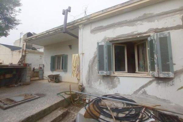 Kreta, Kastelli: Einfamilienhaus mit großem Garten in traditionellem Dorf zu verkaufen