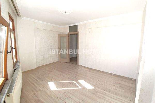 Key-Ready Apartment Near the Public Transport in Fatih