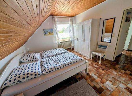 Schlafzimmer mit Doppelbett