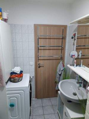 Großes Bad mit Badewanne 