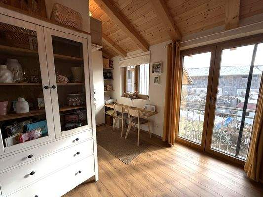 mit Nische für kleines Büro (OG)