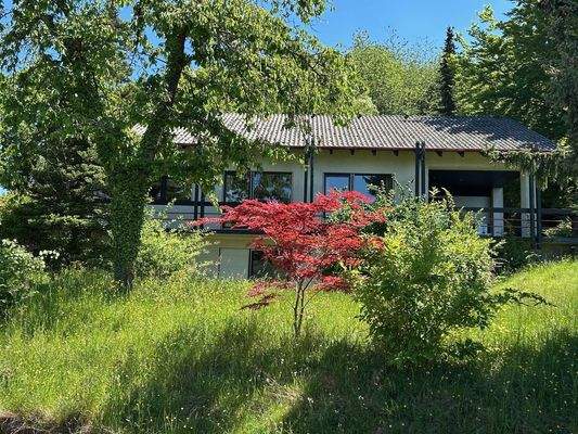 Blick auf Haus von Straße