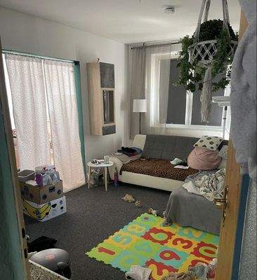 Wohnraum mit Durchbruch