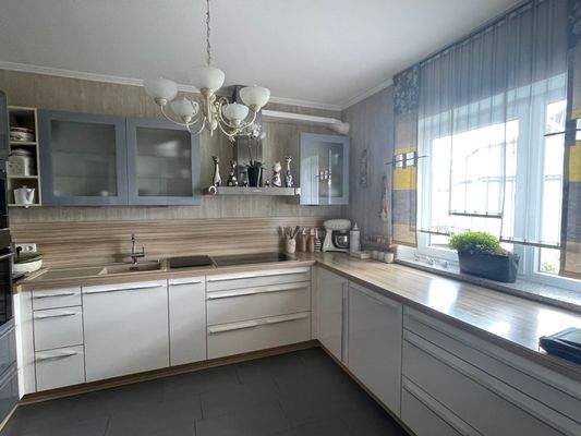 Traum EBK mit vielen Extras!