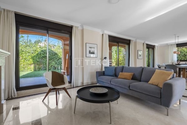 Golf Villas with Sea Views in Tranquil Area in Estepona