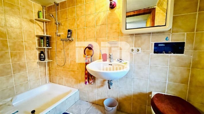 Hinterhaus OG Badezimmer / Dusche