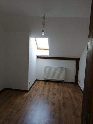 Zimmer neben Eingang re