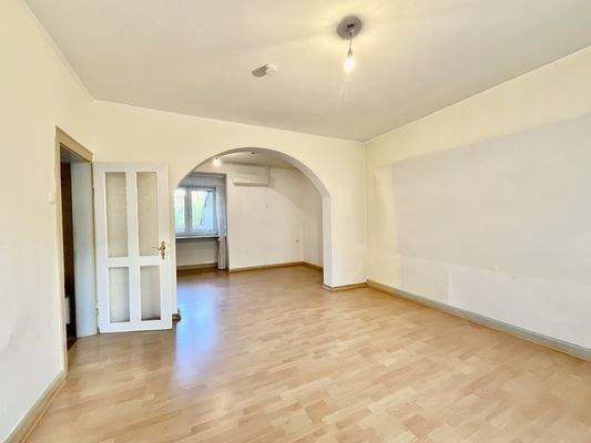 Wohnzimmer mit Blick zum Essbereich