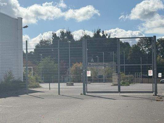 Zufahrtstor Anlieferzone