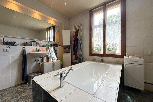 Badewanne mitten im Badezimmer