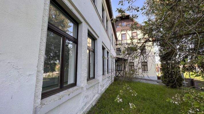 Blick auf den Gewerbeanbau in Richtung Wohnhaus