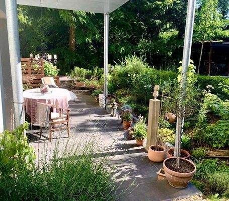 Terrasse im Hochsommer